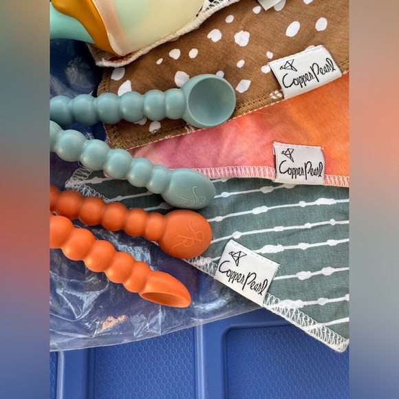 Baby accessories, Ryan&Rose cutie tensil spoon, frozen teether, copper&pearl bib - Picture 8 of 12